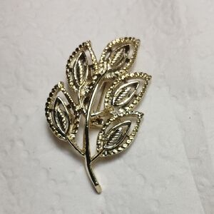Vintage Signed GERRY'S Goldtone Branch Leaf Leaves Brooch